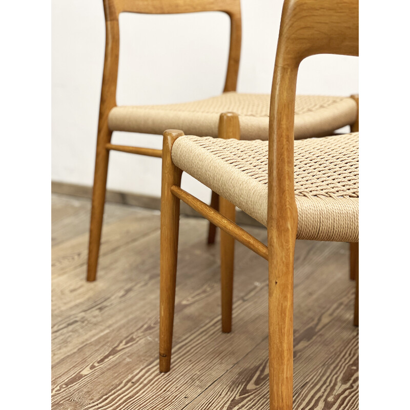 Conjunto de 4 cadeiras vintage modelo 75 em carvalho de Niels O. Møller para Jl Møllers Furniture Factory, Dinamarca 1950