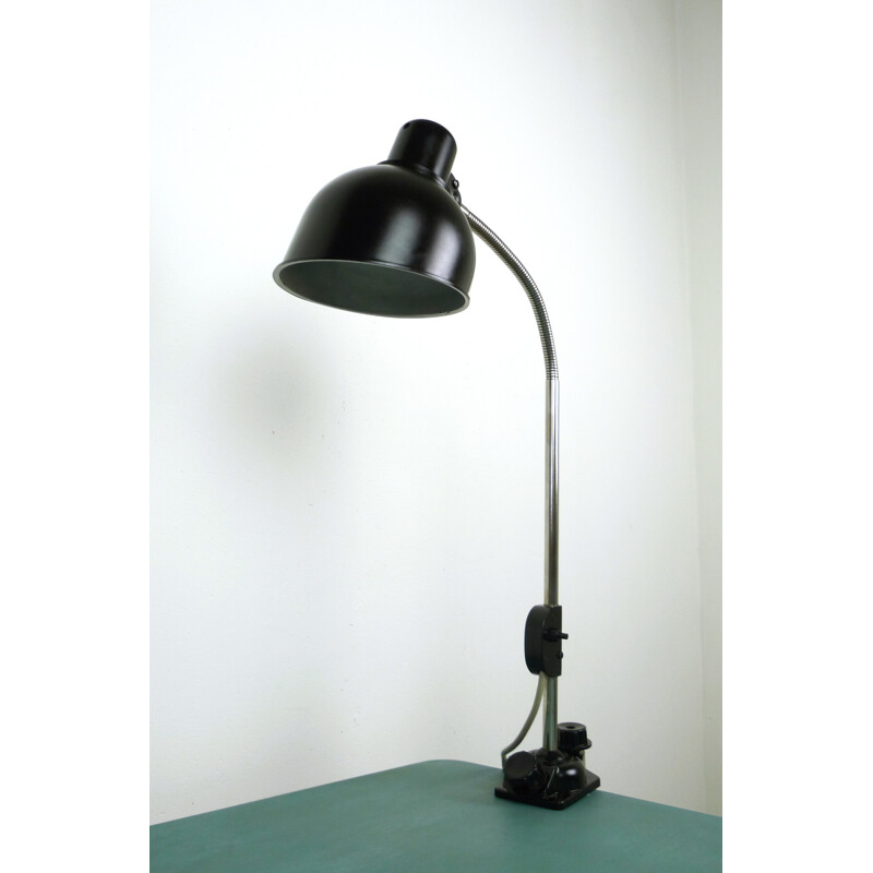 Lampe de bureau noire en métal et en bakélite produite par Helion Arnstadt - 1940