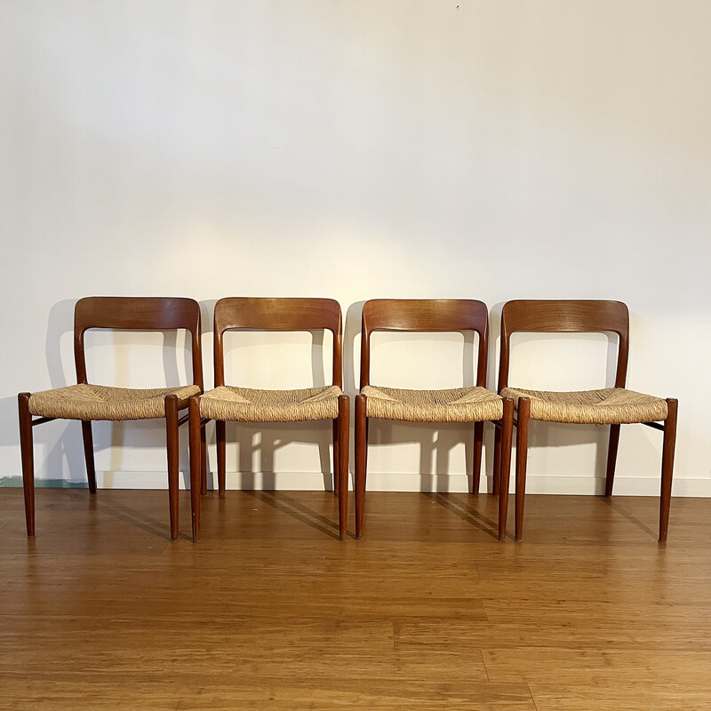 Conjunto de 4 cadeiras vintage em teca maciça e palha de Niel Otto Møller, Dinamarca 1960
