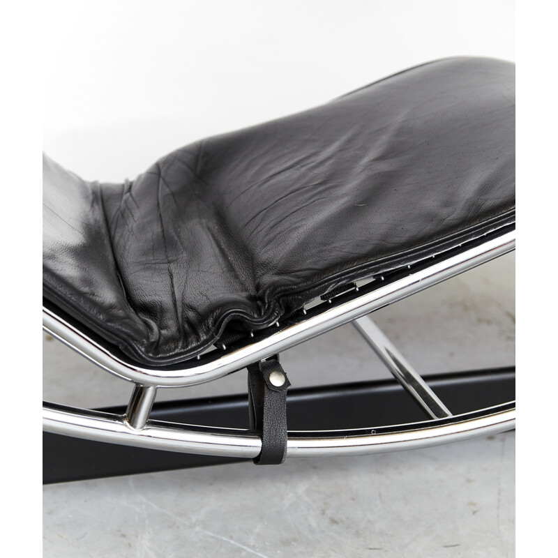 Vintage LC4 fauteuil in zwart leer van Perriand et Jeanneret