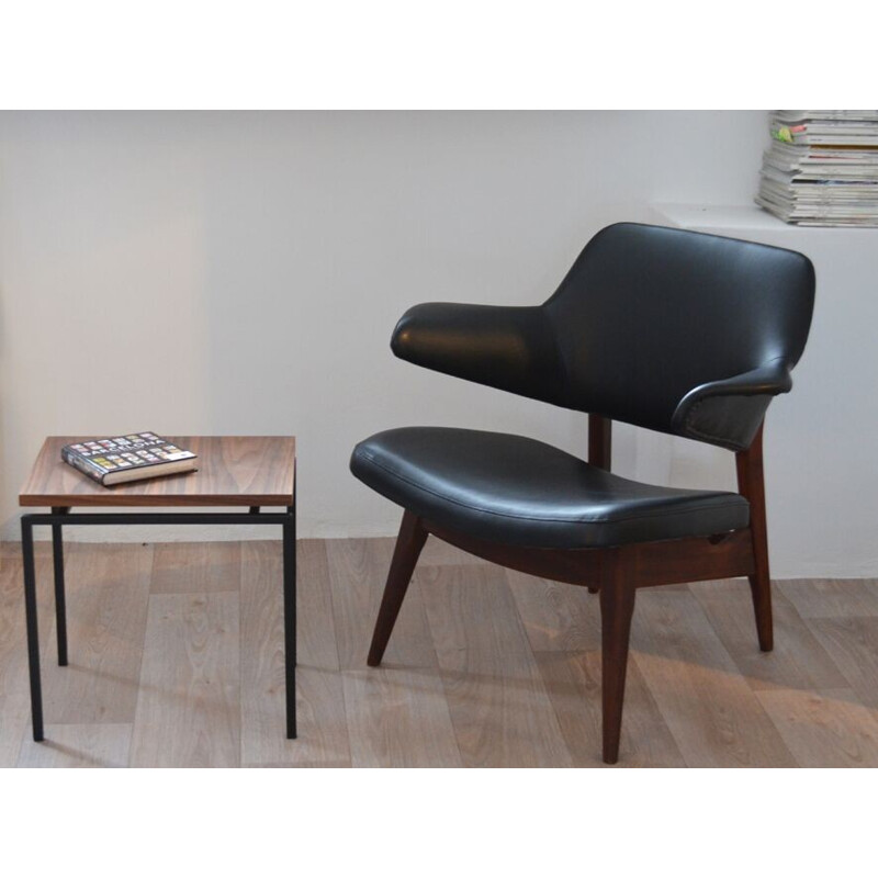 Fauteuil en similicuir noir, Louis van Teeffelen pour Webe - 1950