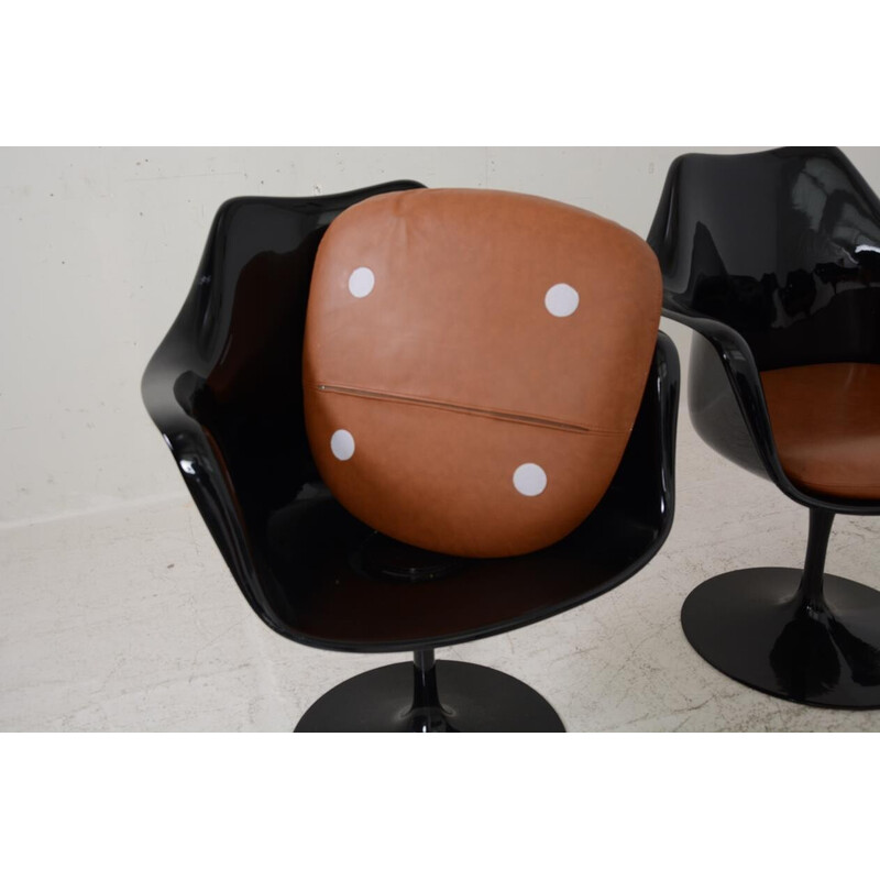 Set of 6 vintage “Tulip” armchairs in fiberglass and cast aluminum by Eero Saarinen for Knoll international
