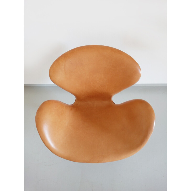 Brown easy chair in leather and aluminium model Swan by Arne Jacobsen for Fritz Hansen - 1960s