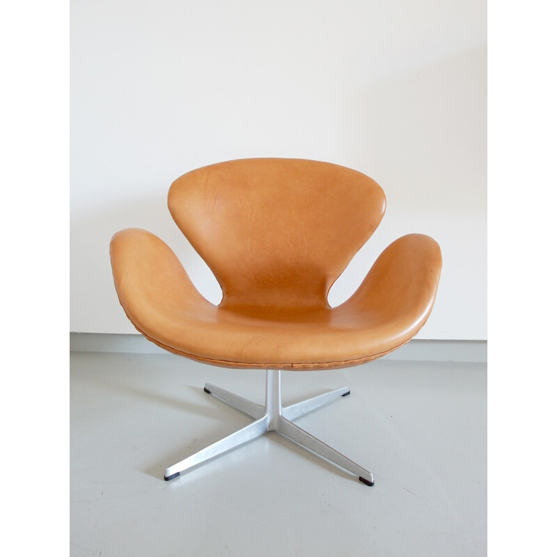 Brown easy chair in leather and aluminium model Swan by Arne Jacobsen for Fritz Hansen - 1960s