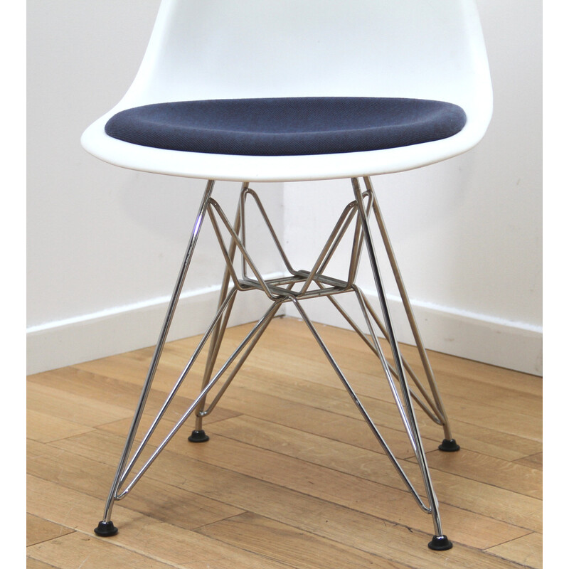 Chaise vintage DSR  en aluminium chromé et plastique blanc par Charles et Ray Eames pour Vitra
