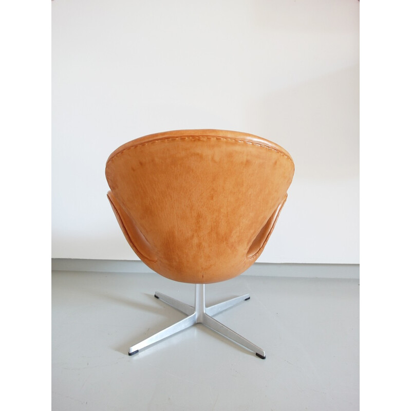 Brown easy chair in leather and aluminium model Swan by Arne Jacobsen for Fritz Hansen - 1960s