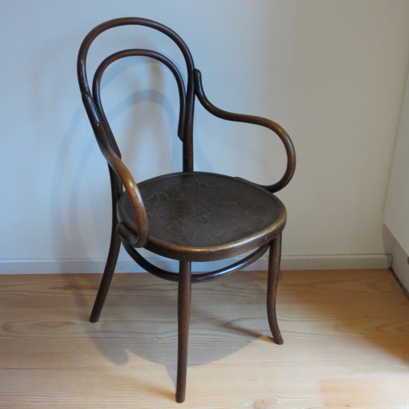 Vintage Art Nouveau chair in curved solid beech and plywood for Thonet, Austria 1890