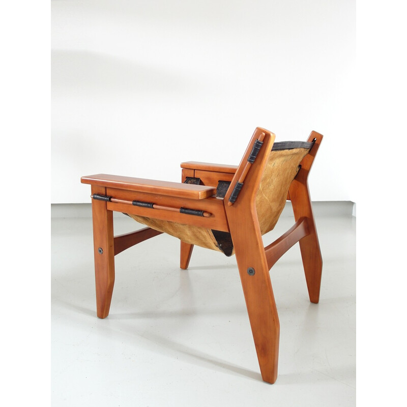 Fauteuil noir en cuir et en bois par Sergio Rodrigues pour Oca - 1960