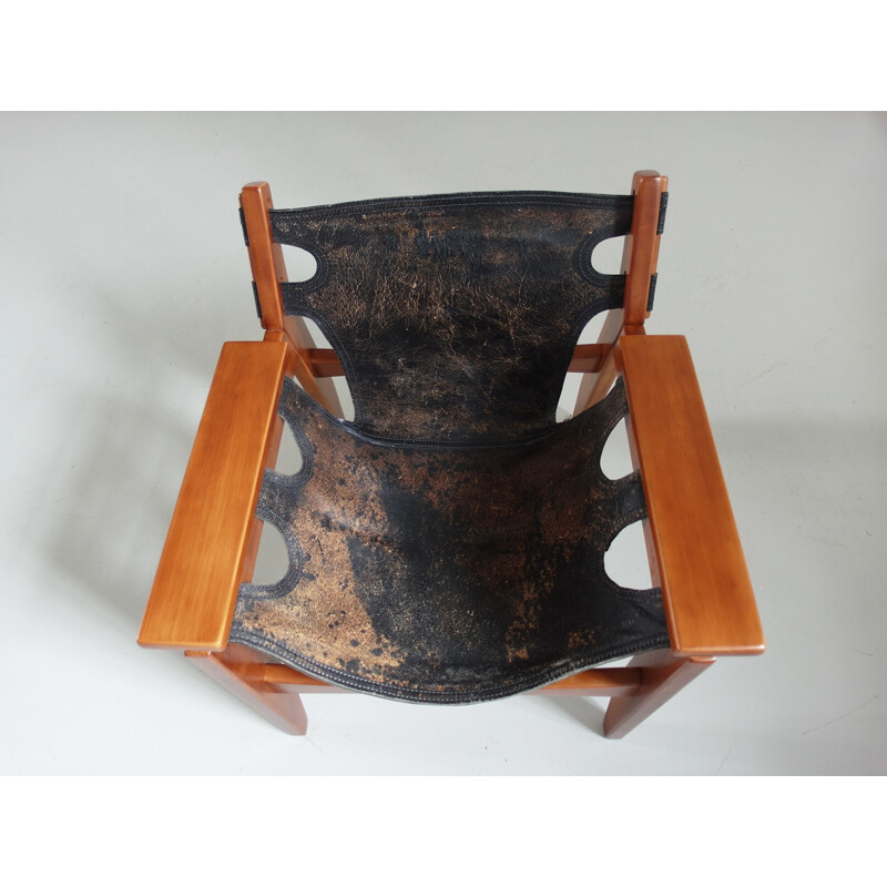 Fauteuil noir en cuir et en bois par Sergio Rodrigues pour Oca - 1960