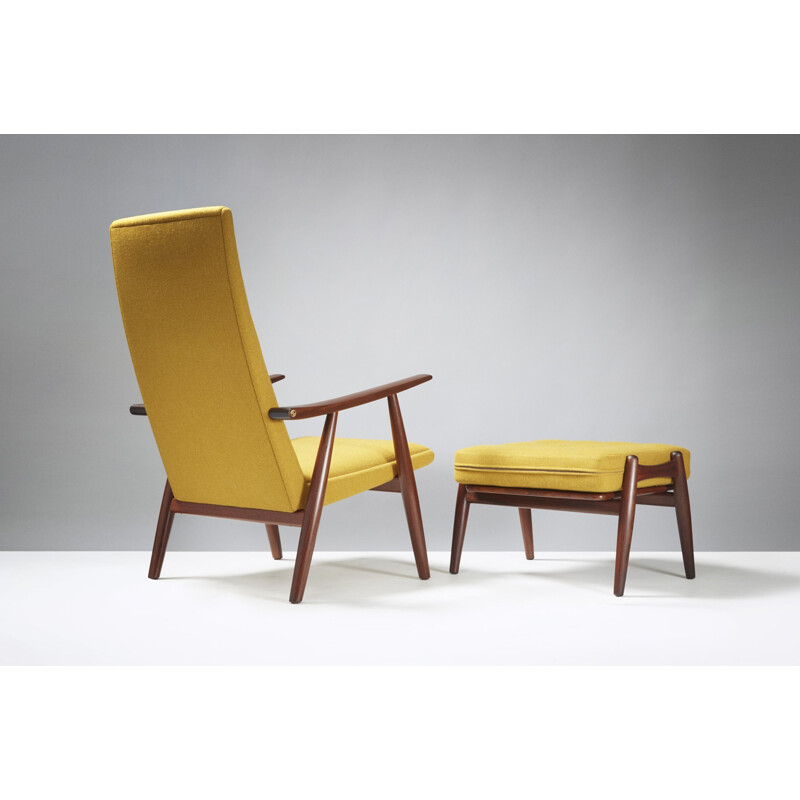 Yellow GE-260 armhair and GE-240 ottoman by Hans WEGNER - 1950s