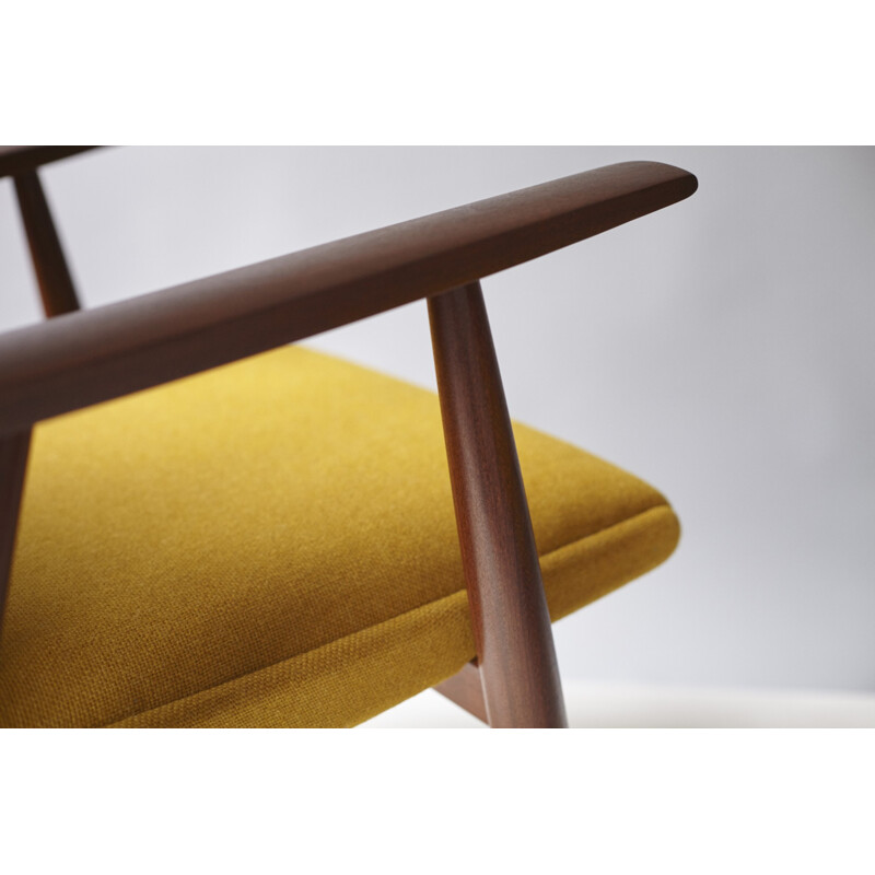Yellow GE-260 armhair and GE-240 ottoman by Hans WEGNER - 1950s