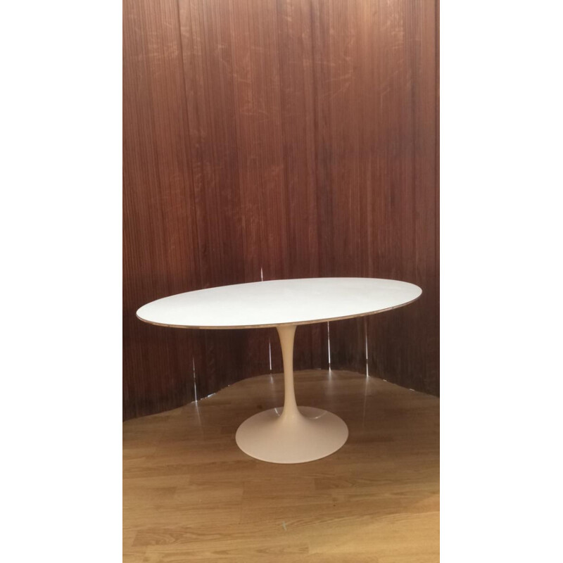 Coffee table in white melamine by Eero Saarinen for Knoll - 1970s