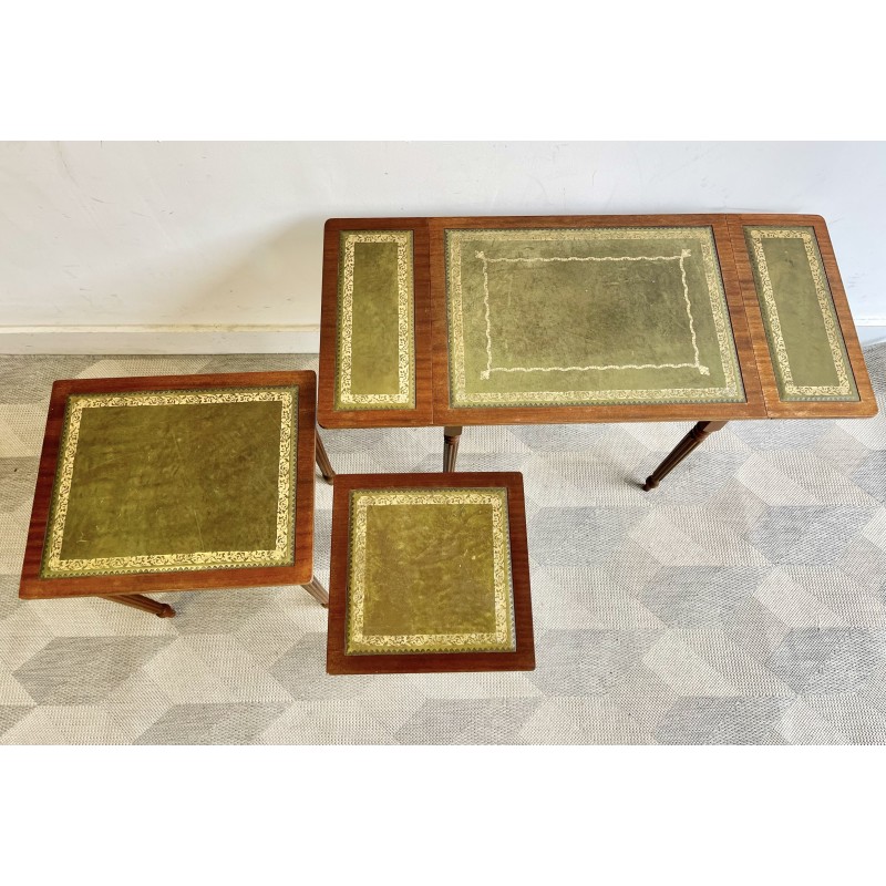 Tables gigognes vintage en bois avec une table à rallonge