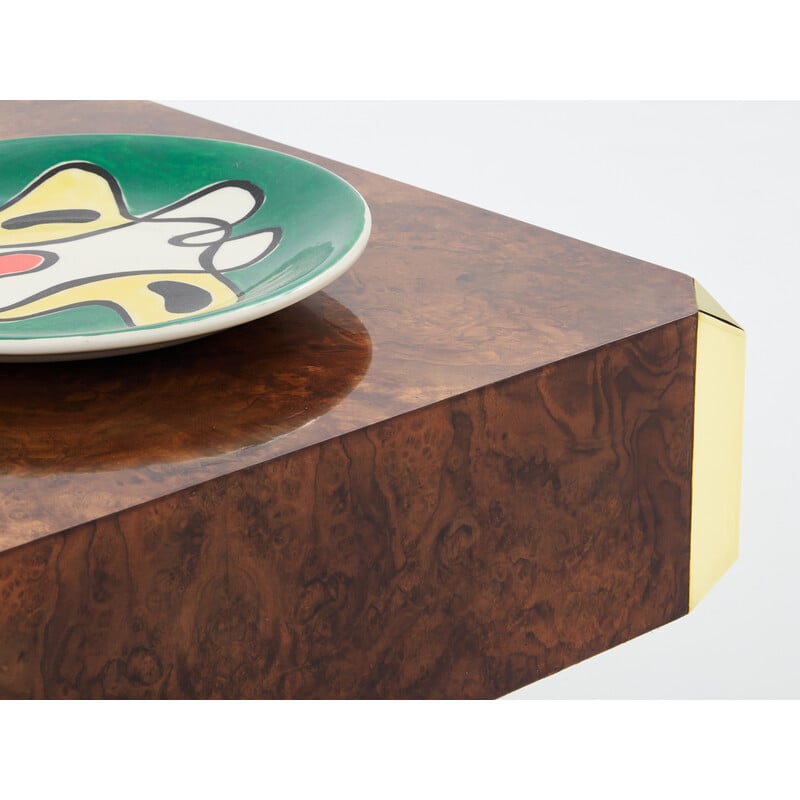 Table basse vintage en placage de loupe d’orme et laiton de Mario Sabot, 1970