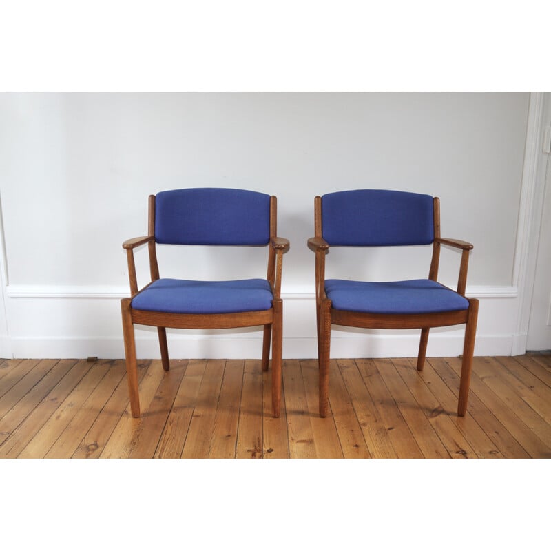 Pair of vintage model J72 armchairs in oak by Poul Volther, 1960