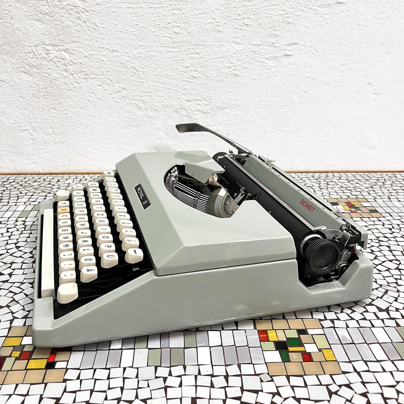 Vintage royal typewriter model Signet, Japan 1970