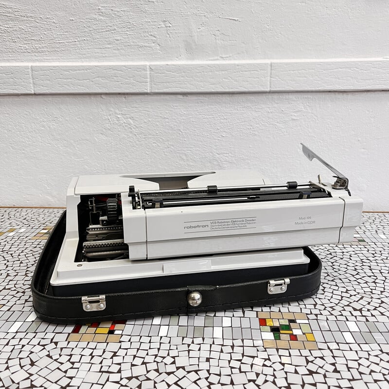 Macchina da scrivere vintage a valigetta modello 105 per Erika, Germania 1976
