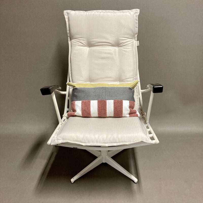 Vintage swivel armchair in metal and bakelite, 1960