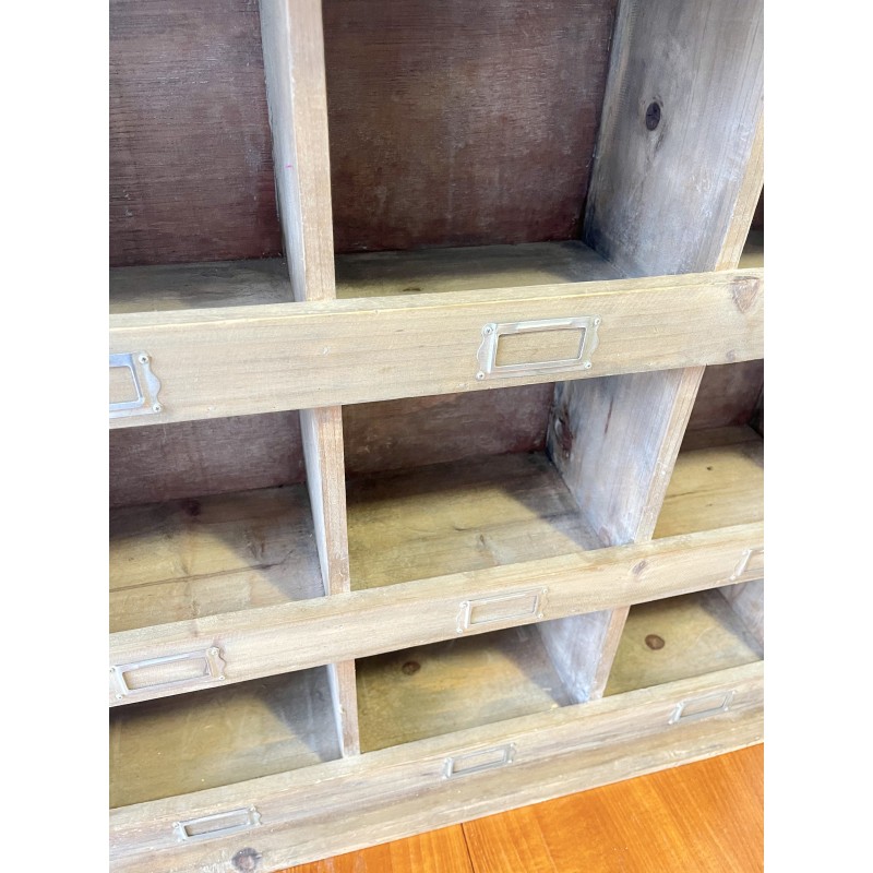 Mueble de almacenaje vintage en forma de palomar de madera