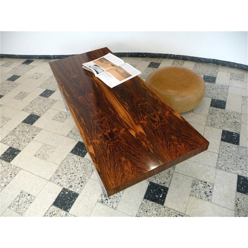 Table basse minimaliste en palissandre avec pieds en acier chromé - 1960