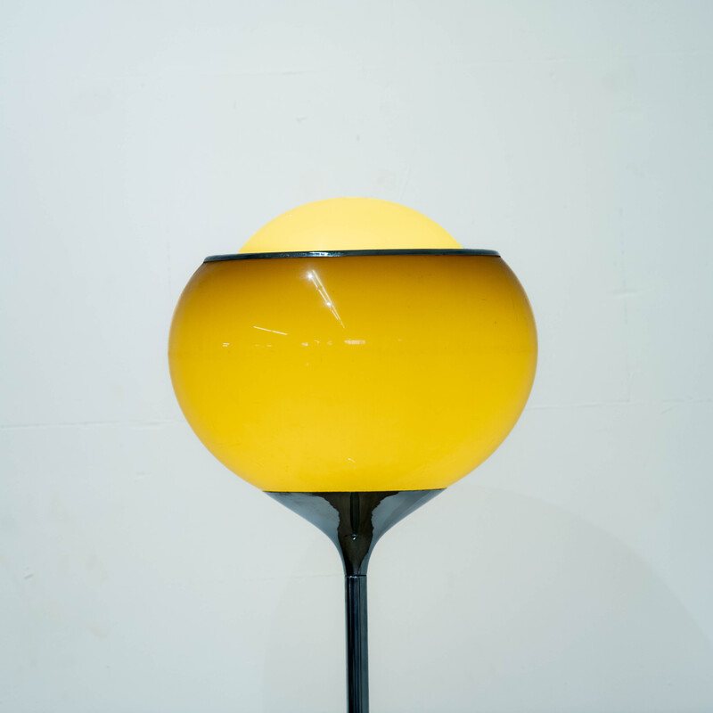 Lámpara de pie Vintage Bud de metal cromado y plástico para Harvey Guzzini, Italia 1970
