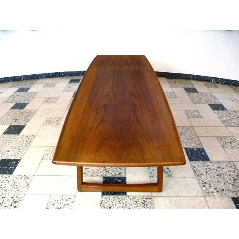 Table basse en teck danoise avec dessus en forme de bateau - 1960