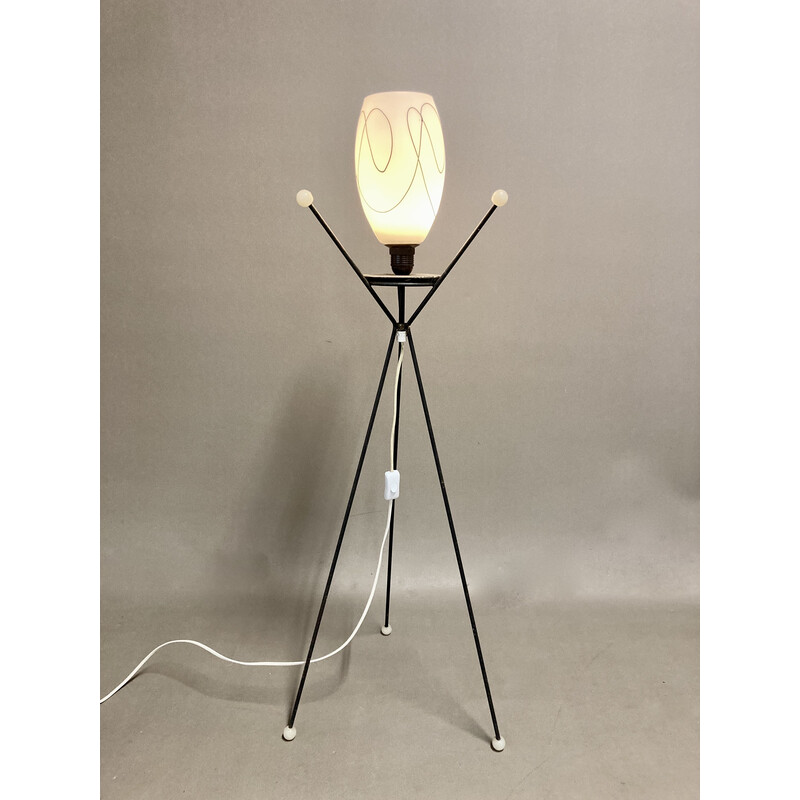 Lampadaire vintage tripode en métal et verre opalin, 1950