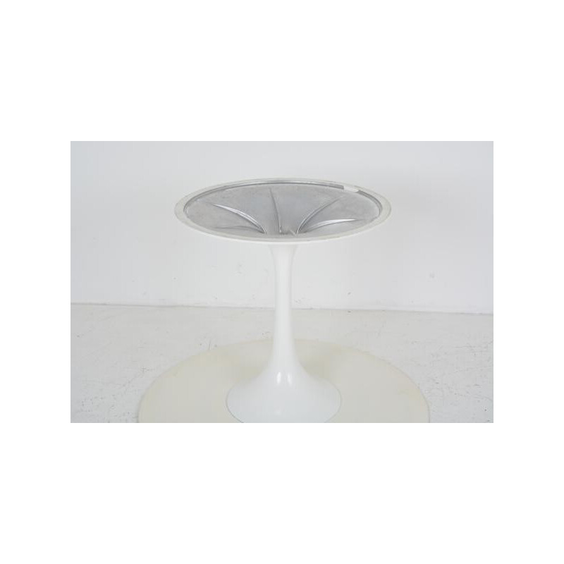 White dining table by Eero Saarinen for Knoll International - 1960s