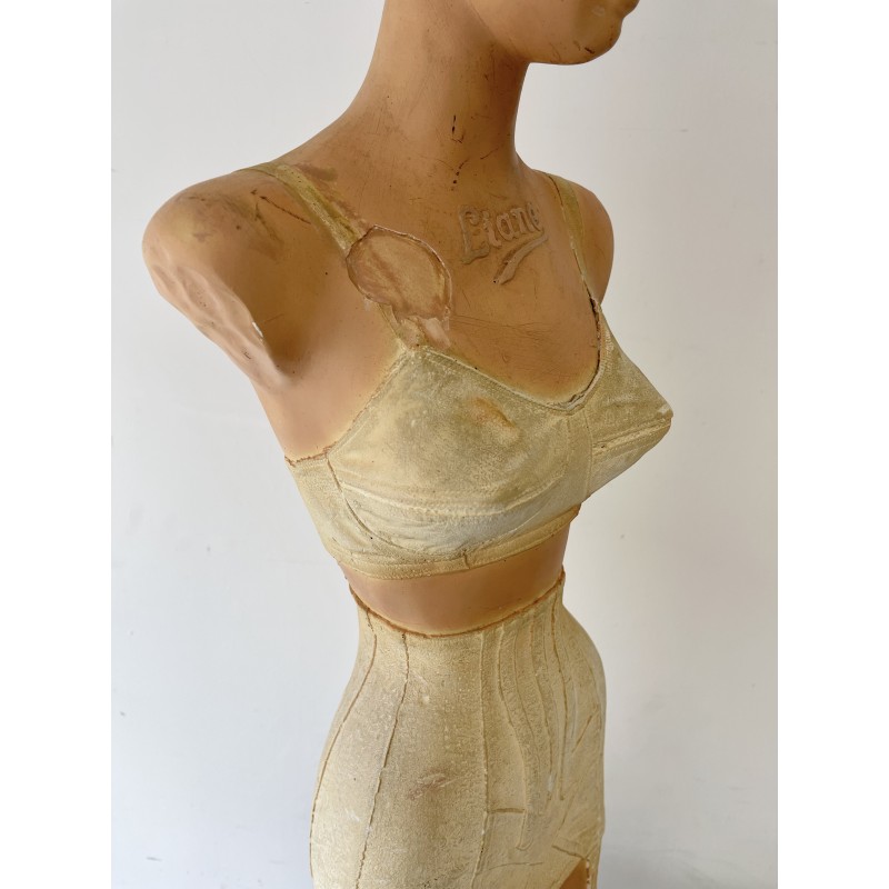 Alte Gipsfigur, die eine weibliche Büste für Novita darstellt, 1950