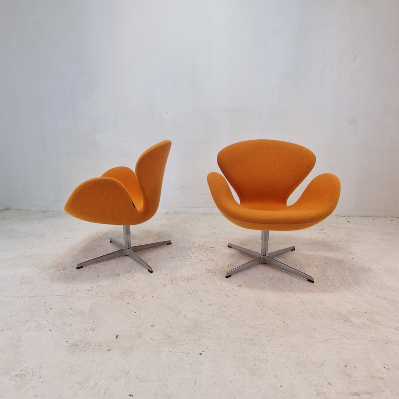 Pair of vintage Swan chairs in orange wool fabric by Arne Jacobsen for Fritz Hansen, Denmark 1950