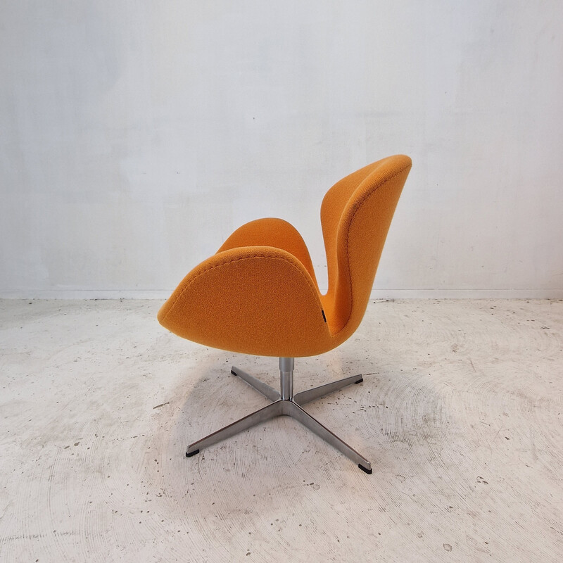 Pair of vintage Swan chairs in orange wool fabric by Arne Jacobsen for Fritz Hansen, Denmark 1950