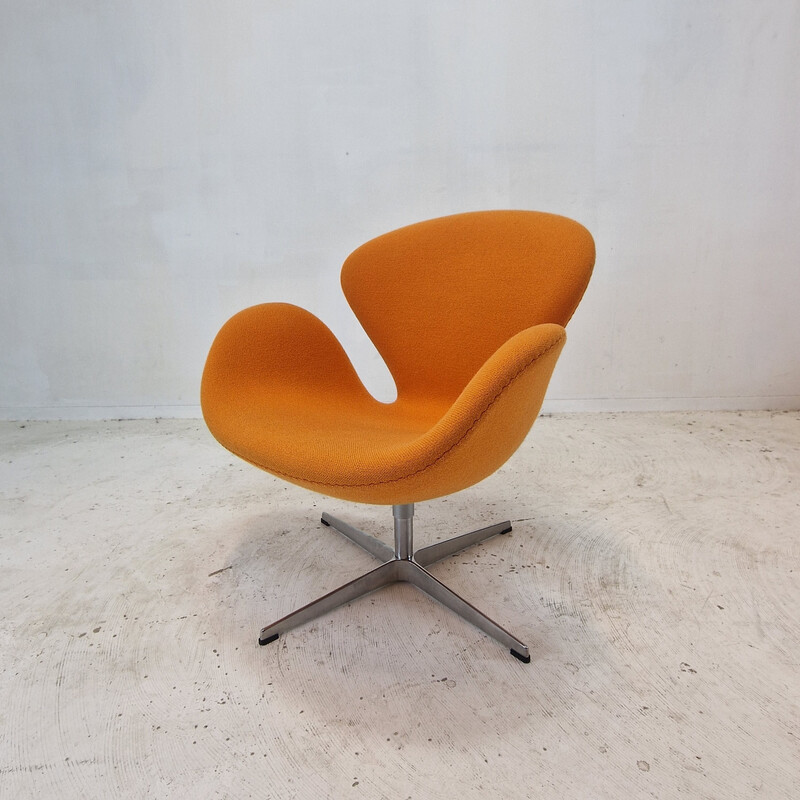 Pair of vintage Swan chairs in orange wool fabric by Arne Jacobsen for Fritz Hansen, Denmark 1950