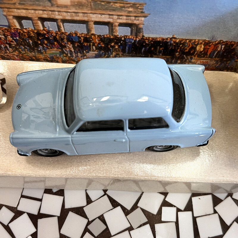Auto d'epoca in miniatura "Trabant" in metallo con elementi in plastica