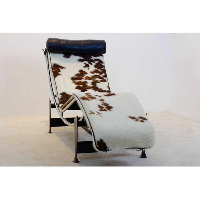 Pony Skin LC4 easy chair by Le Corbusier  Pierre Jeanneret & Charlotte Perriand produced by Cassina - 1970s