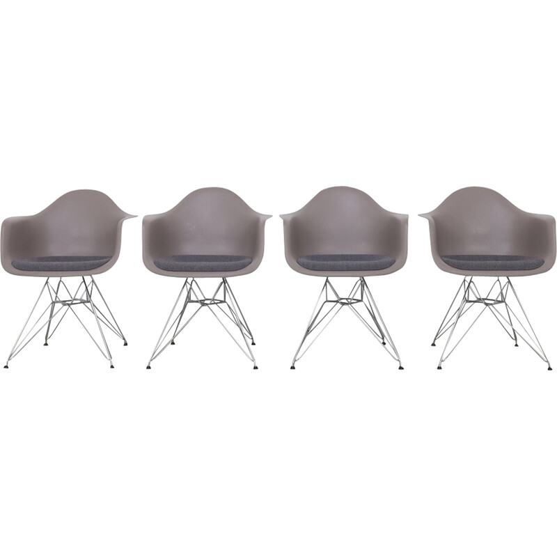 Lot de 4 chaises à repas vintage par Charles et Ray Eames pour Vitra, 2013