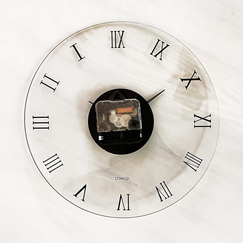 Relógio de parede vintage com mecanismo de quartzo em vidro, Alemanha 1990