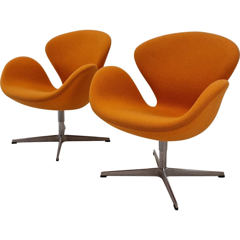 Pair of vintage Swan chairs in orange wool fabric by Arne Jacobsen for Fritz Hansen, Denmark 1950