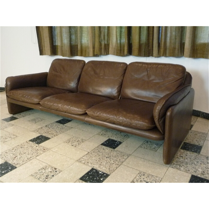 DS61 3-seater brown leather sofa produced by De Sede - 1960s