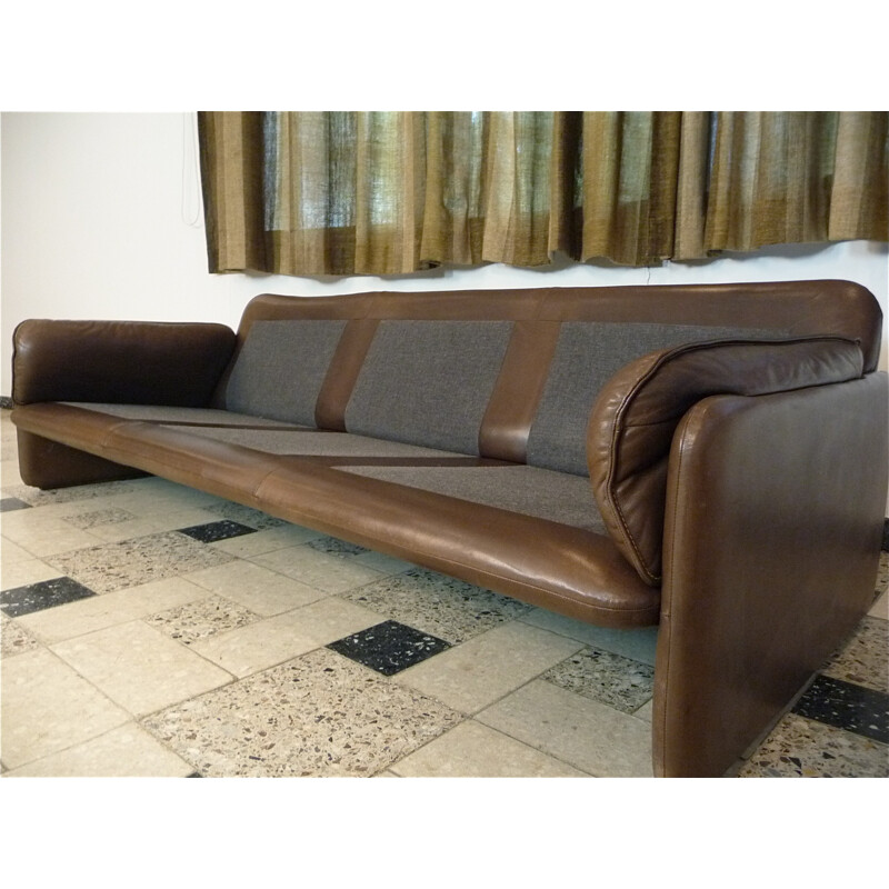 DS61 3-seater brown leather sofa produced by De Sede - 1960s