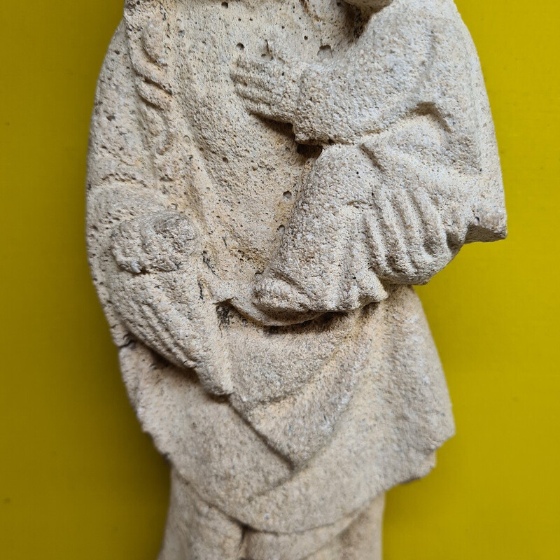 Statua d'epoca in pietra arenaria raffigurante la Vergine con il Bambino, 1930