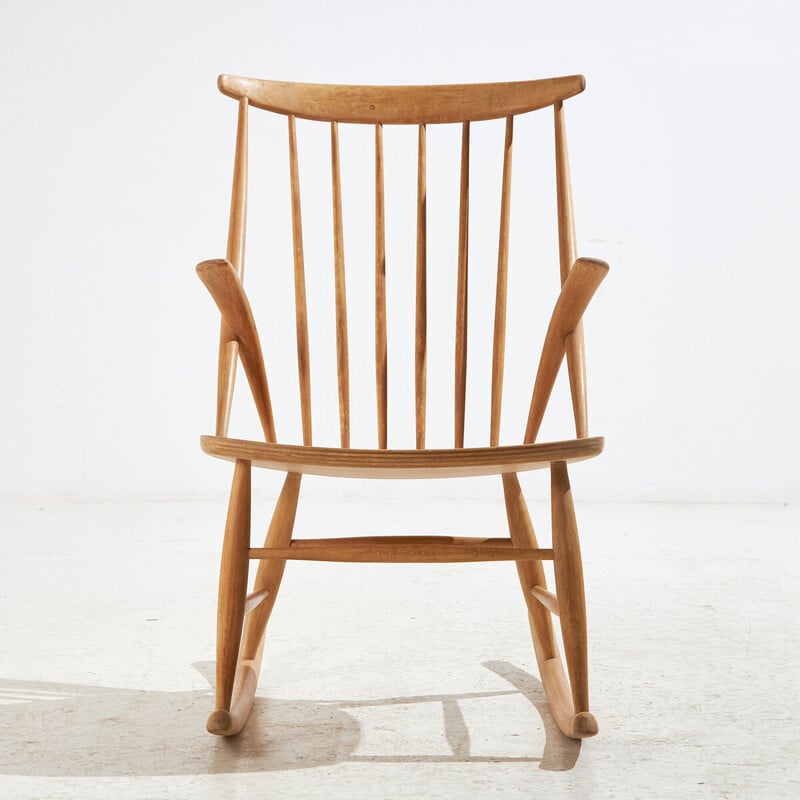 Vintage "IW3" beech rocking chair by Illum Wikkelsø for Niels Eilersen, 1960