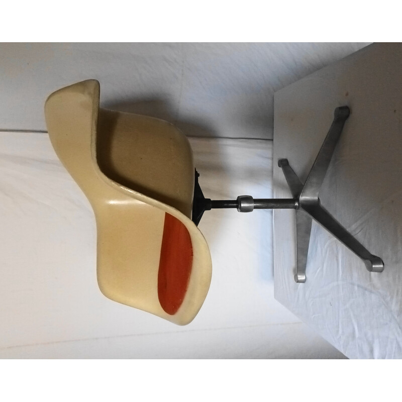 Vintage fiberglass office chair by Charles and Ray Eames for Herman Miller, 1960