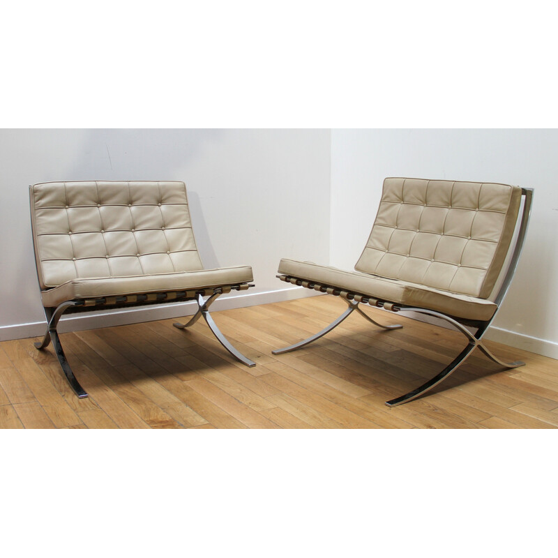 Pair of vintage Barcelona armchairs in chrome metal and beige leather by Ludwig Mies Van Der Rohe for Knoll