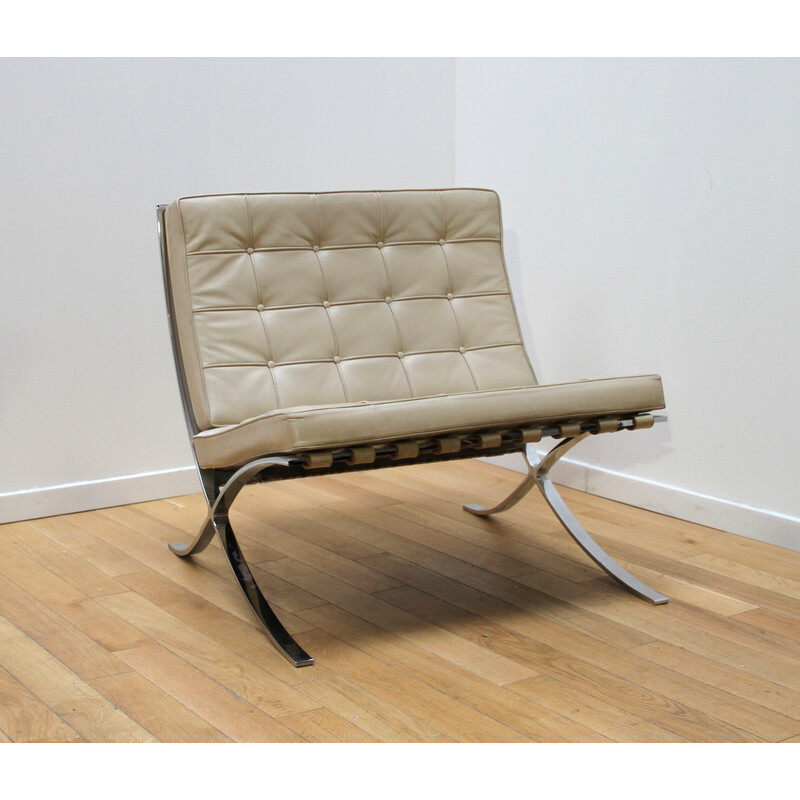 Pair of vintage Barcelona armchairs in chrome metal and beige leather by Ludwig Mies Van Der Rohe for Knoll