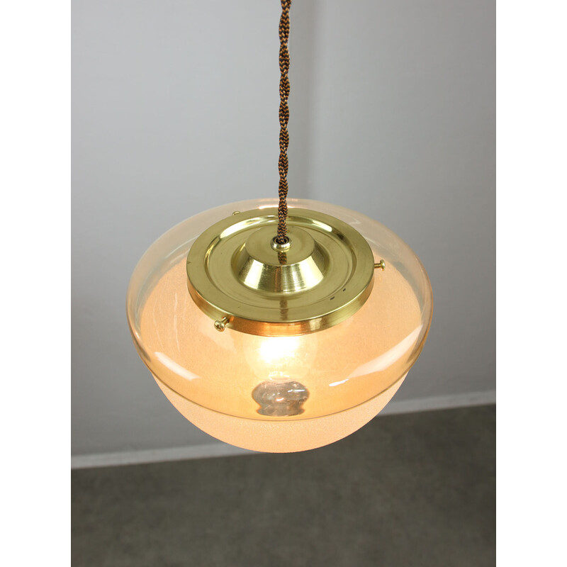 Coppia di lampade a sospensione vintage in ottone e vetro, Italia