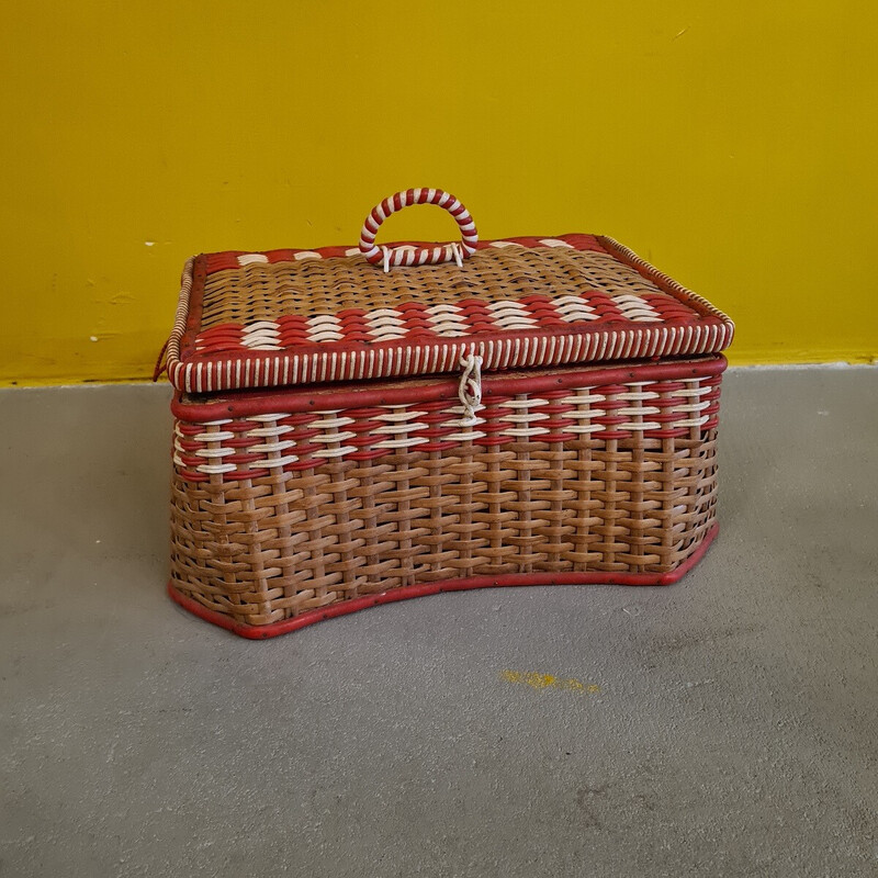 Boîte vintage en osier tressé et tissu rouge, Tchécoslovaquie 1960