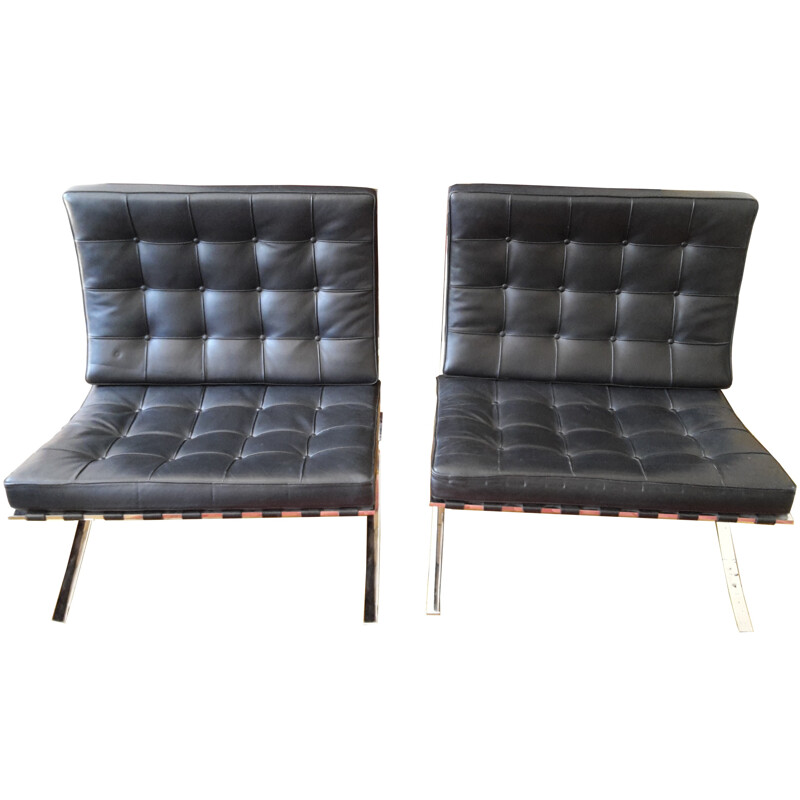 Pair of black Barcelona low chairs in leather and steel by Mies Van der Rohe produced by Knoll - 1970s