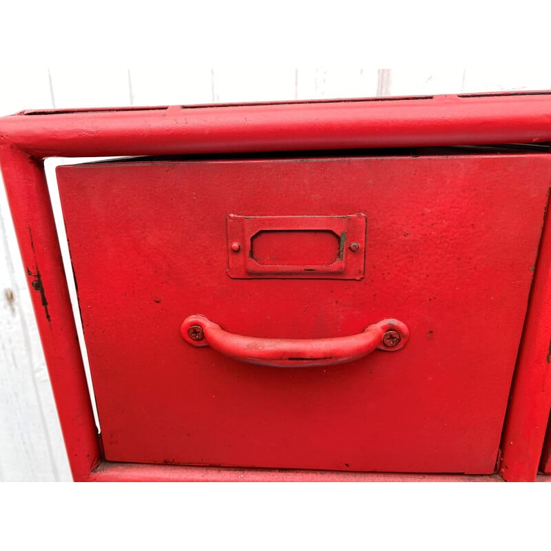 Mobile industriale vintage rosso con 8 cassetti