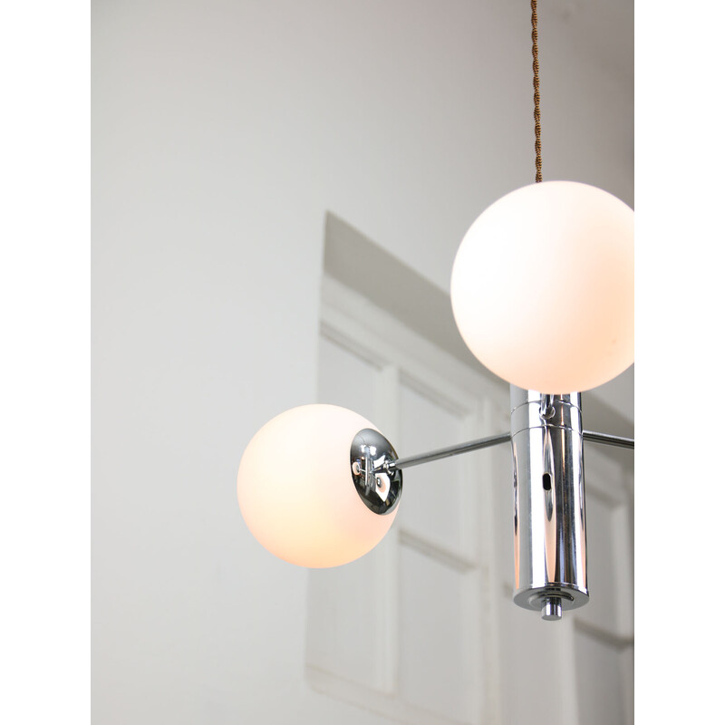 Vintage Sputnik chandelier in chrome and opaline, Italy 1970