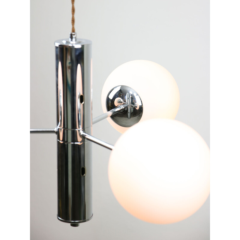 Vintage Sputnik chandelier in chrome and opaline, Italy 1970